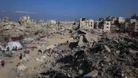 Israeli Tanks Push into Major Gazan Residential Area